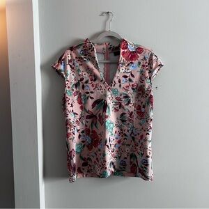 Pink Floral V-Neck Cap Sleeve Structured Blouse Back Cut-Out Detail Women’s Sz L